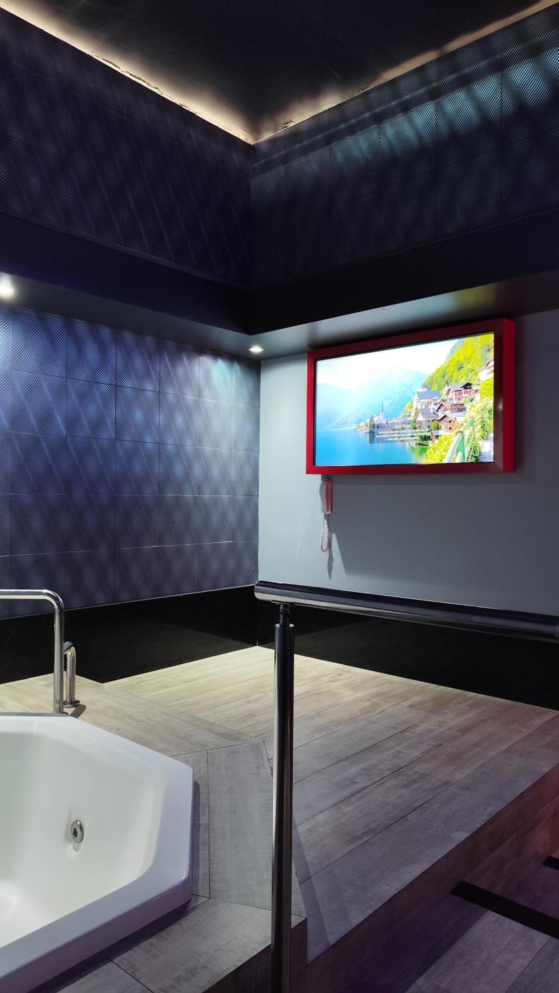 Love hotel Zurich 6
